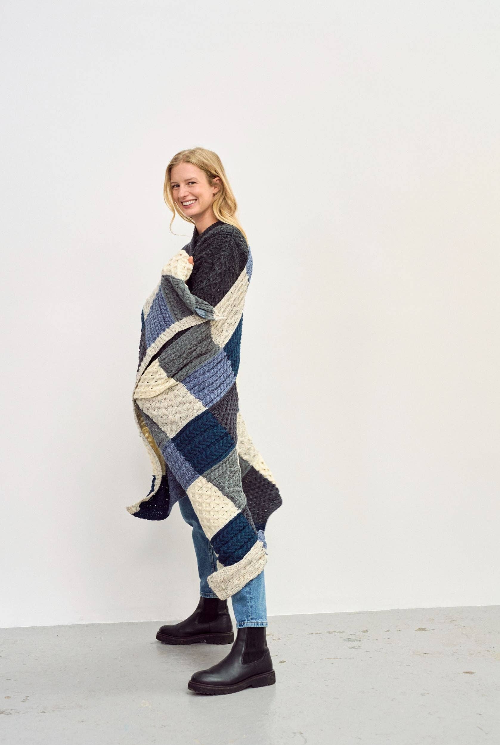 Killala Aran Intarsia Blanket 854