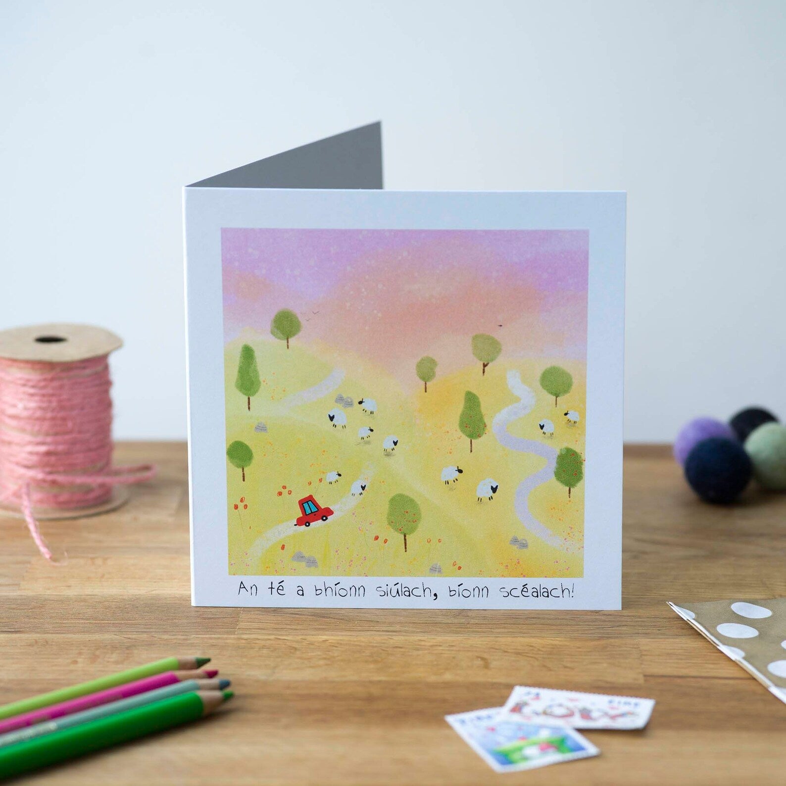 An te a bhionn simulacrum, bionn scealach, Greeting Card